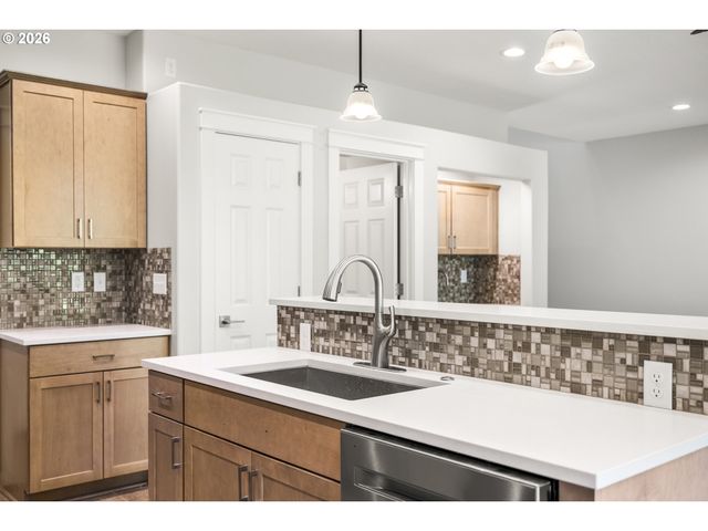 21847 Ne HEARTWOOD Cir, Fairview, OR 97024