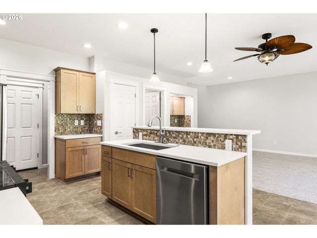 21847 Ne HEARTWOOD Cir, Fairview, OR 97024