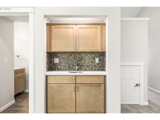 21847 Ne HEARTWOOD Cir, Fairview, OR 97024