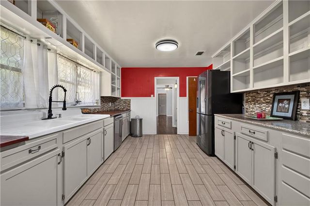 5851 Overlook Road, Mobile, AL 36618