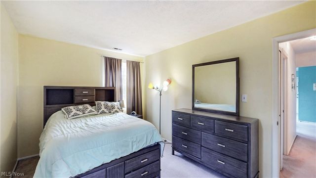 2736 Pease Drive 215N, Rocky River, OH 44116