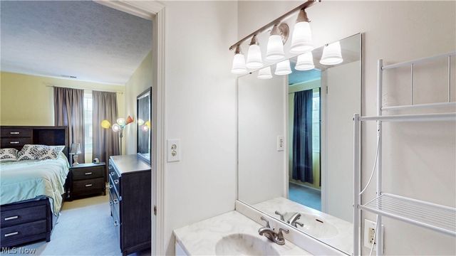 2736 Pease Drive 215N, Rocky River, OH 44116