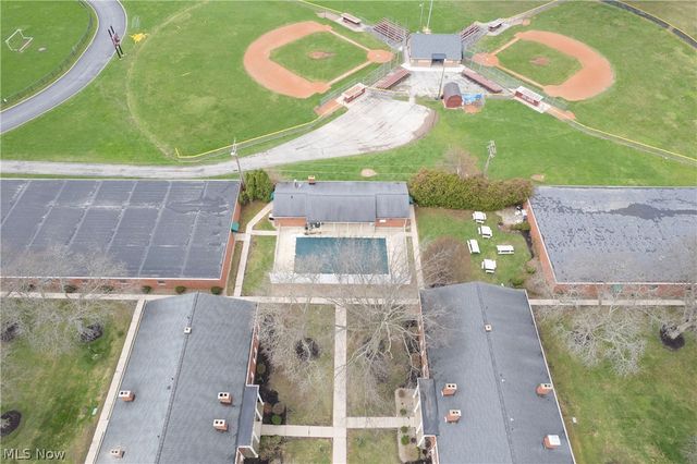 2736 Pease Drive 215N, Rocky River, OH 44116