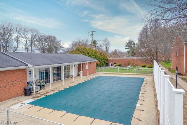 2736 Pease Drive 215N, Rocky River, OH 44116