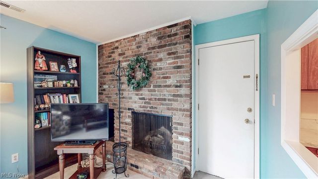 2736 Pease Drive 215N, Rocky River, OH 44116