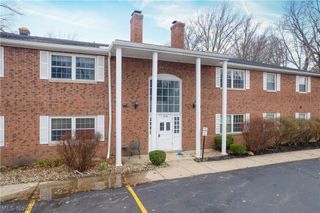 2736 Pease Drive 215N, Rocky River, OH 44116
