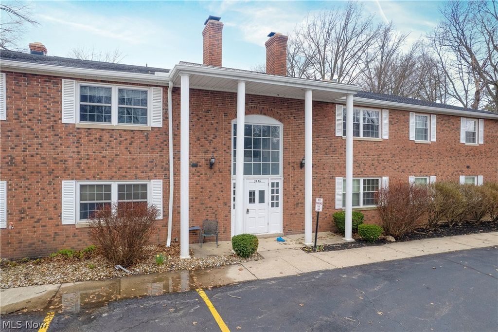 2736 Pease Drive 215N, Rocky River, OH 44116