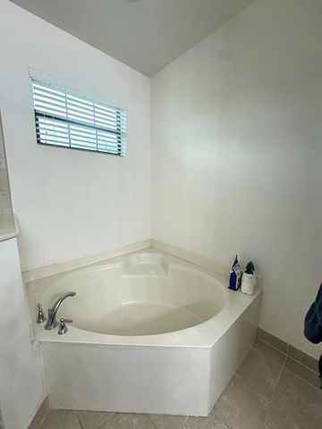 5026 S Astor Circle, Delray Beach, FL 33484