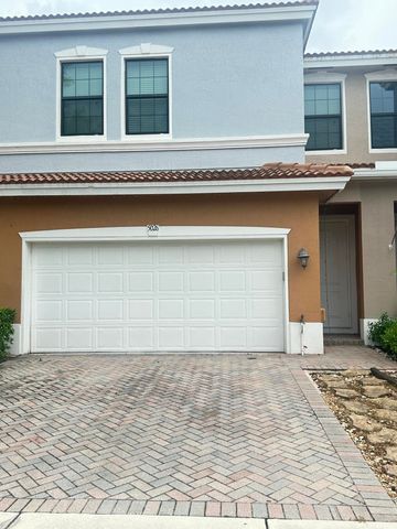 5026 S Astor Circle, Delray Beach, FL 33484