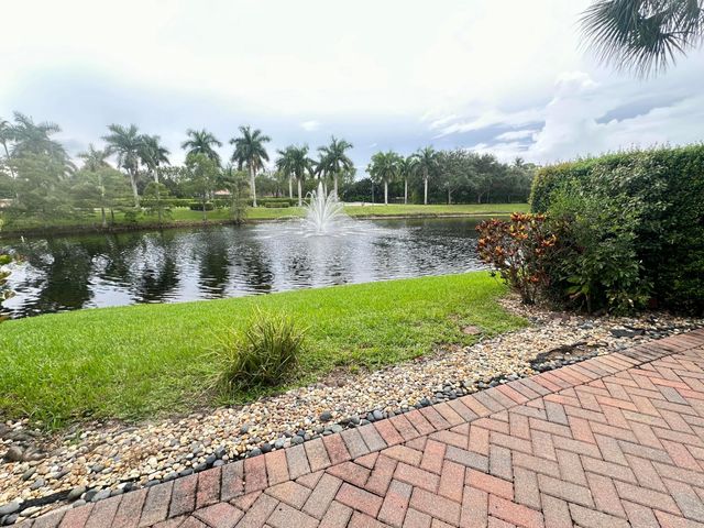 5026 S Astor Circle, Delray Beach, FL 33484
