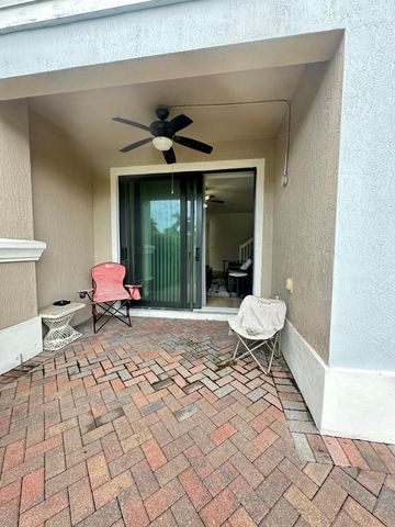 5026 S Astor Circle, Delray Beach, FL 33484
