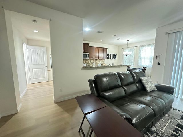 5026 S Astor Circle, Delray Beach, FL 33484