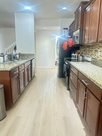 5026 S Astor Circle, Delray Beach, FL 33484
