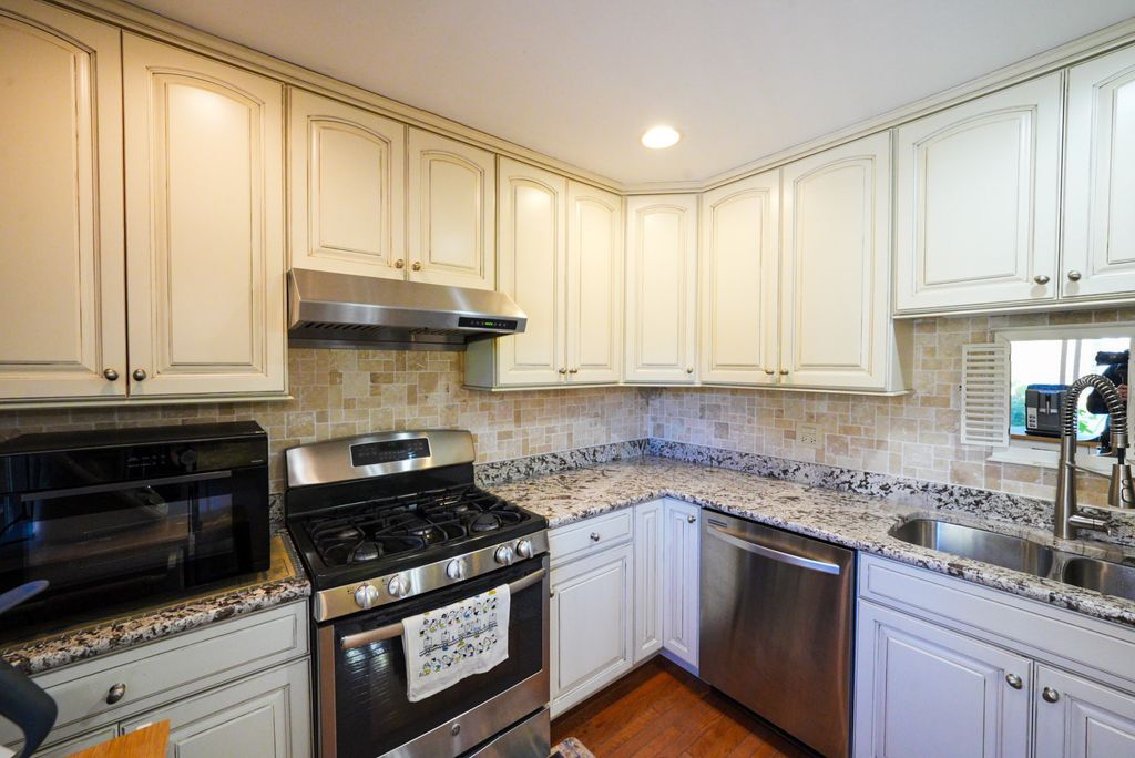 6430 Pruthmore Court, Lisle, IL 60532 — photo 2