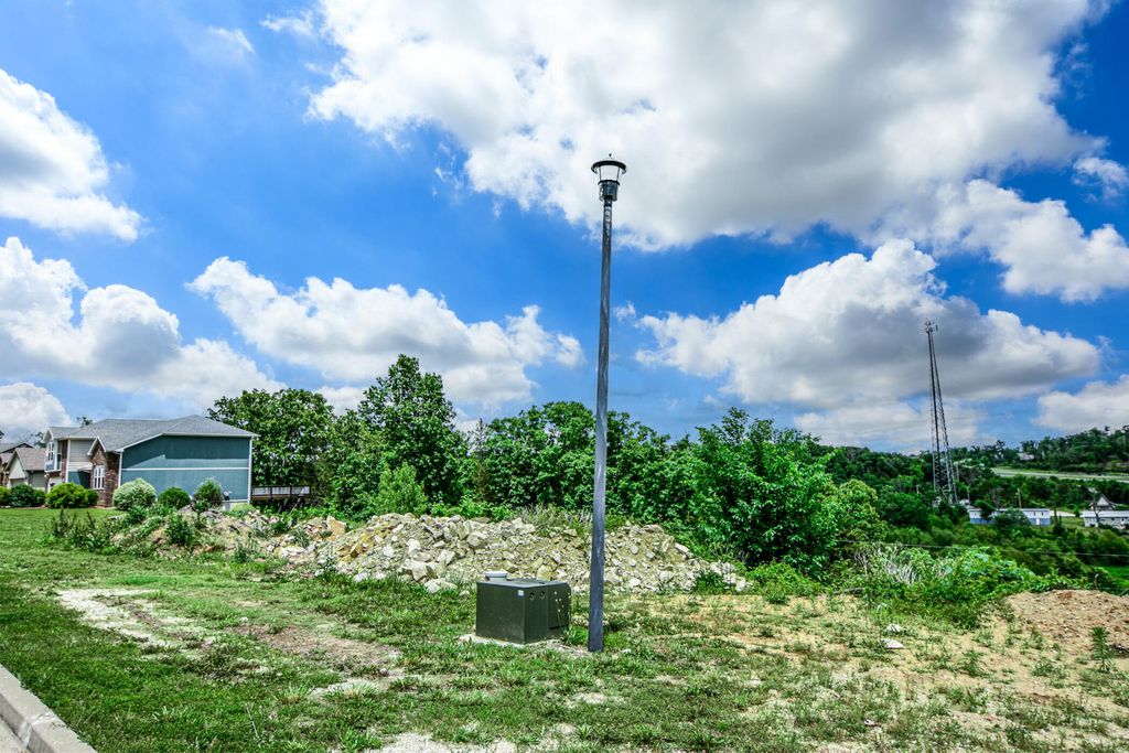 3407 CODY DR, Jefferson City, MO 65109