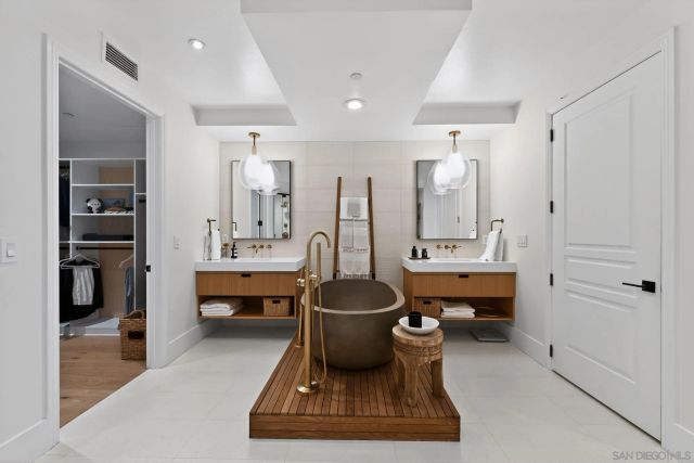 1040 Genter Street 203, La Jolla, CA 92037