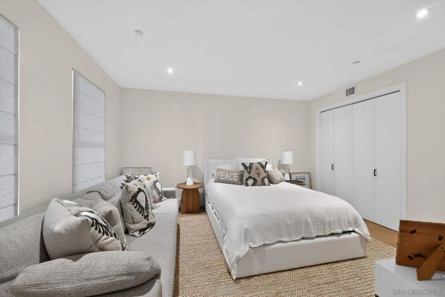 1040 Genter Street 203, La Jolla, CA 92037