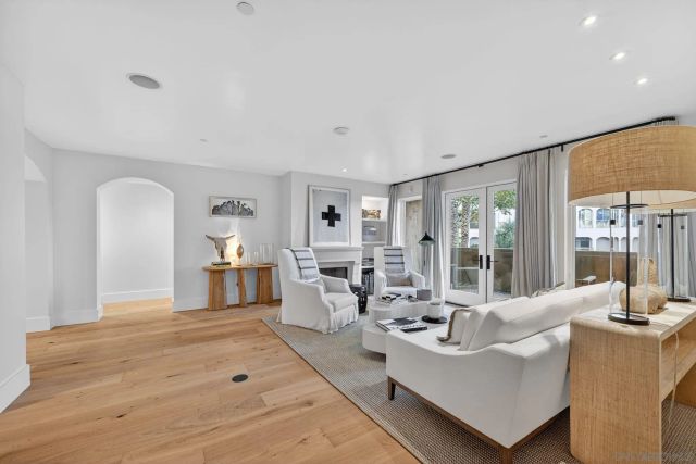 1040 Genter Street 203, La Jolla, CA 92037