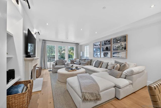 1040 Genter Street 203, La Jolla, CA 92037