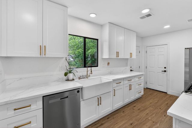 1552 Virginia Ave, West Sacramento, CA 95691