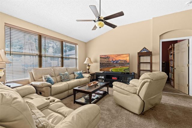19310 GARDEN QUILT CIRCLE, Lutz, FL 33558