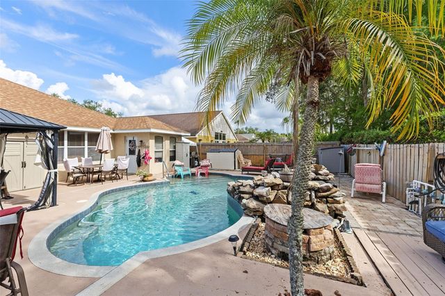 19310 GARDEN QUILT CIRCLE, Lutz, FL 33558