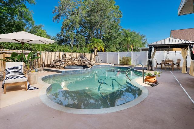 19310 GARDEN QUILT CIRCLE, Lutz, FL 33558