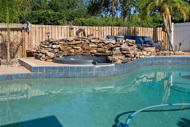 19310 GARDEN QUILT CIRCLE, Lutz, FL 33558