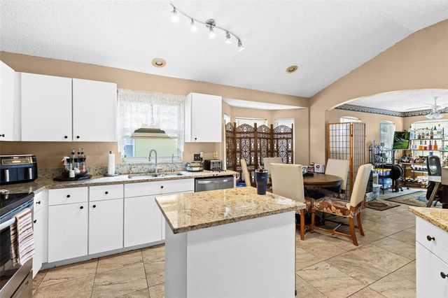19310 GARDEN QUILT CIRCLE, Lutz, FL 33558