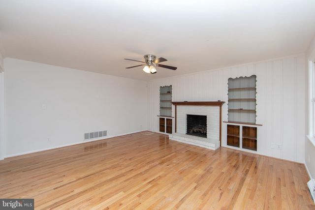 4 MCCLAIN AVE, Medford, NJ 08055
