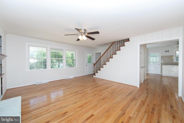 4 MCCLAIN AVE, Medford, NJ 08055