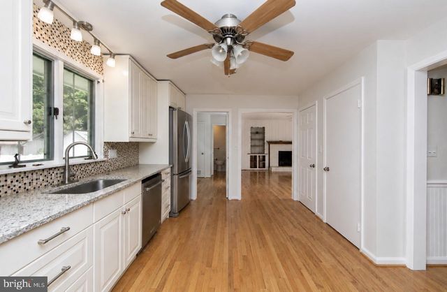 4 MCCLAIN AVE, Medford, NJ 08055