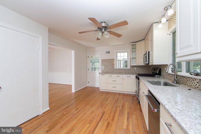 4 MCCLAIN AVE, Medford, NJ 08055