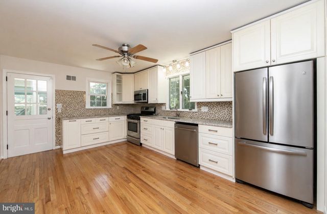 4 MCCLAIN AVE, Medford, NJ 08055