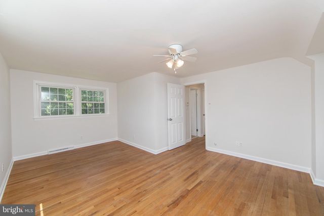 4 MCCLAIN AVE, Medford, NJ 08055