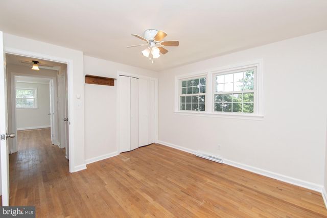 4 MCCLAIN AVE, Medford, NJ 08055