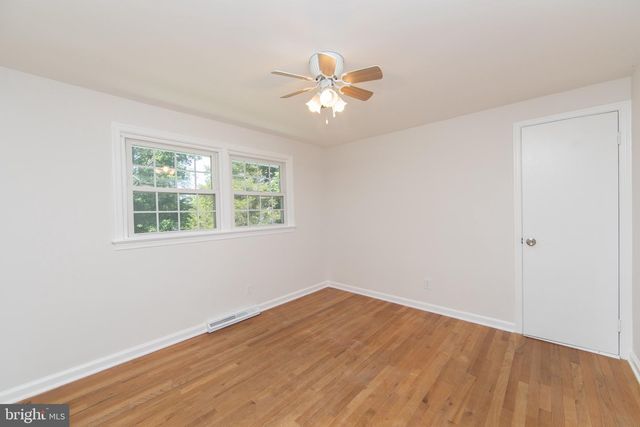 4 MCCLAIN AVE, Medford, NJ 08055