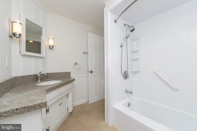 4 MCCLAIN AVE, Medford, NJ 08055
