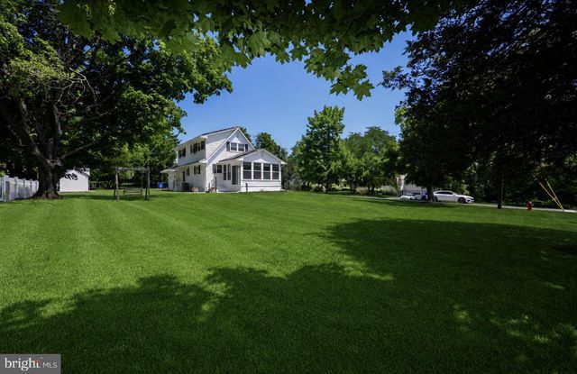4 MCCLAIN AVE, Medford, NJ 08055