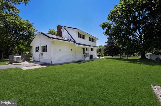 4 MCCLAIN AVE, Medford, NJ 08055