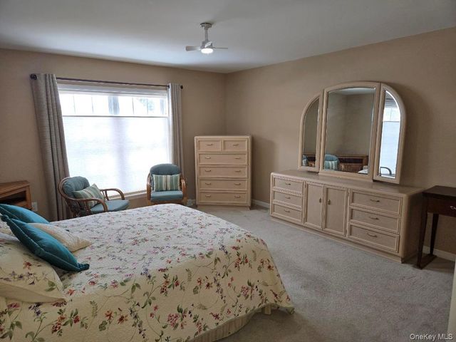 1407 Middle Road 265, Calverton, NY 11933