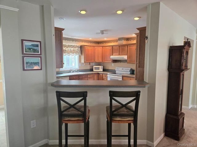 1407 Middle Road 265, Calverton, NY 11933