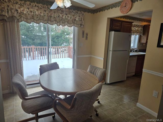 1407 Middle Road 265, Calverton, NY 11933