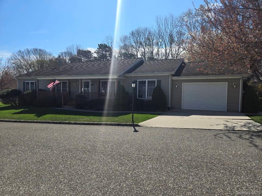 1407 Middle Road 265, Calverton, NY 11933