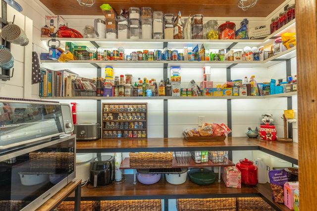 N1682 Washington AVENUE, Lake Geneva, WI 53147