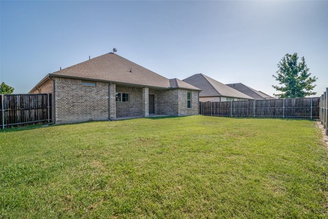 352 Cyprus Grove Drive, Lavon, TX 75166