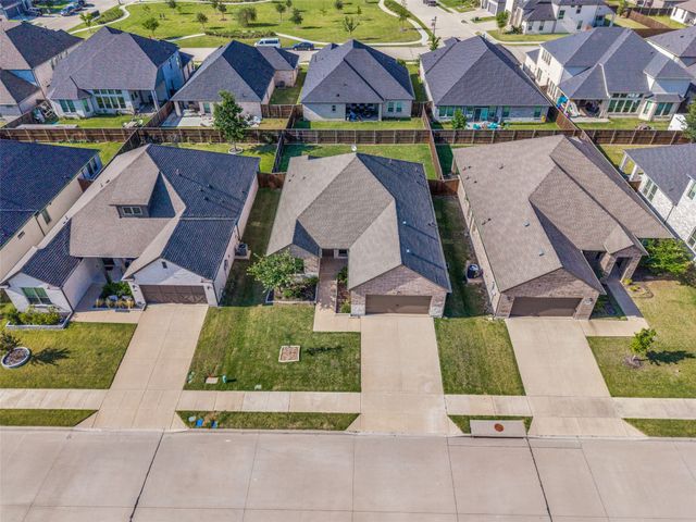 352 Cyprus Grove Drive, Lavon, TX 75166