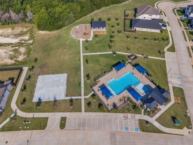 352 Cyprus Grove Drive, Lavon, TX 75166
