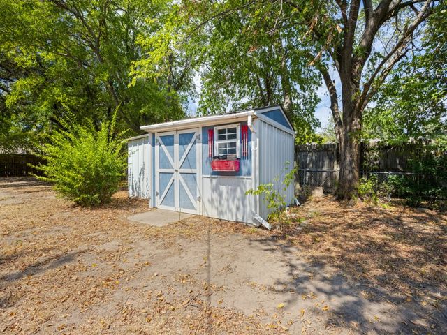 87 Micajah Davis Lane, Denison, TX 75020