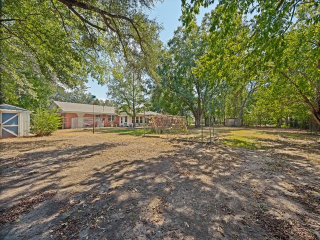 87 Micajah Davis Lane, Denison, TX 75020